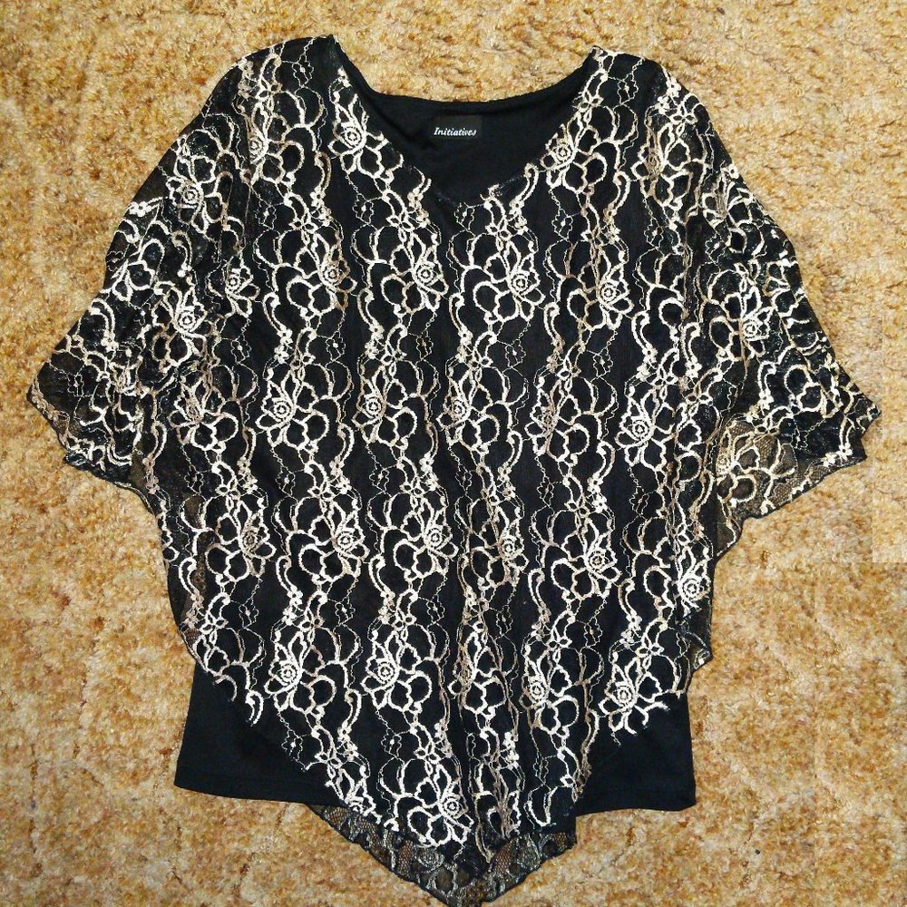 4/$20 | Initiatives Poncho Embroidered Lace Shirt Blouse with Rose Print